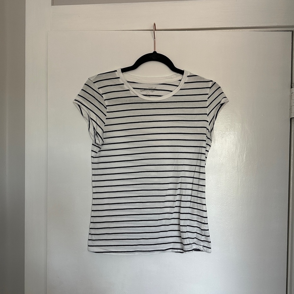 Universal Thread Black and White Fitted Cap Sleeve Tee